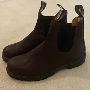 Blundstone Chelsea Boots Style #2130 in Men's Size 9M